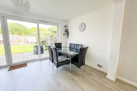 9 Canute Close, Canewdon, Rochford, SS4 3PX