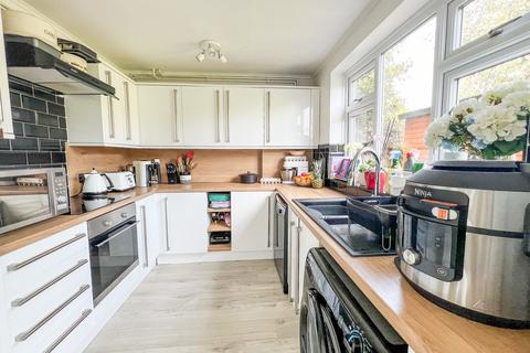 9 Canute Close, Canewdon, Rochford, SS4 3PX