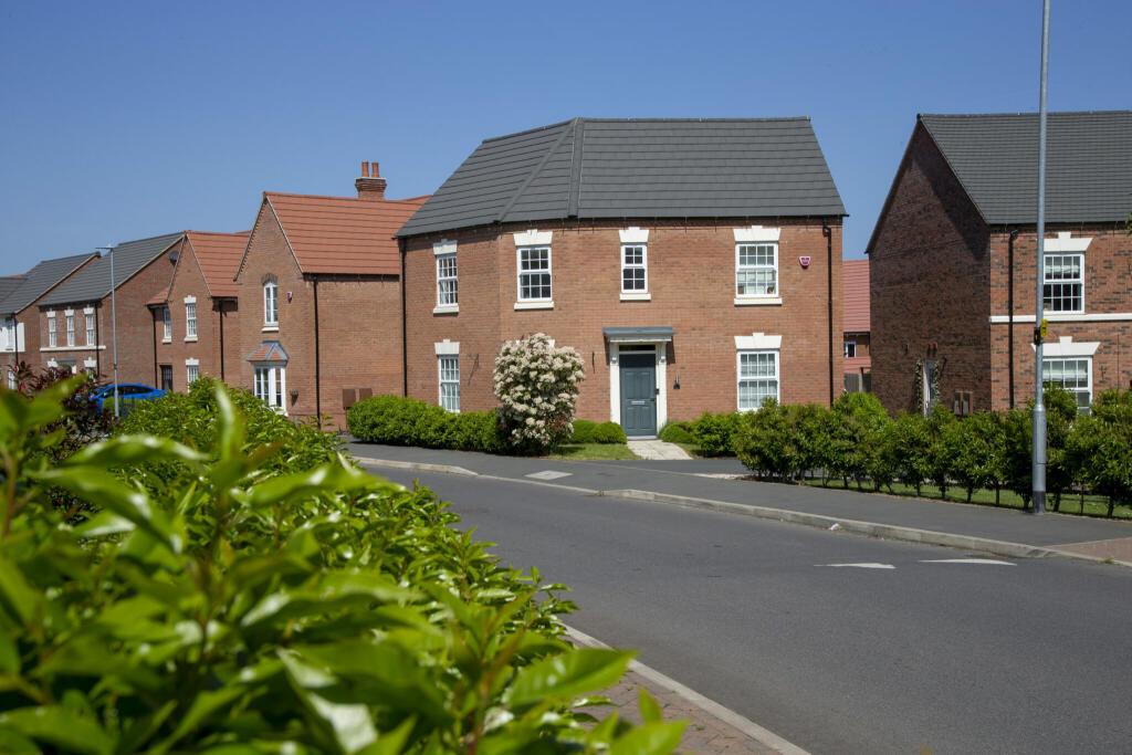Bromham Road, Bedford MK40 3 bed detached house for sale £414,995