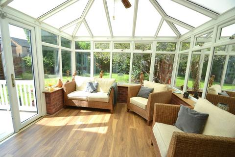 6 Eglantine Close, Muxton, Telford, TF2 8RR