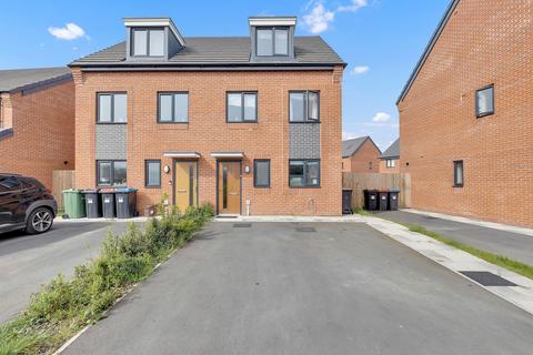 3 bedroom townhouse for sale, Shire Walk, Winsford