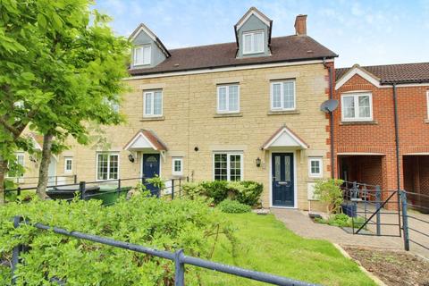 4 bedroom end of terrace house for sale, Ariadne Road, Oakhurst