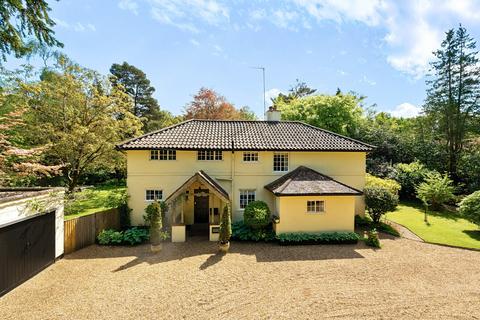 Little Tarrel Benwell Road, Brookwood, Woking, GU24 0EN