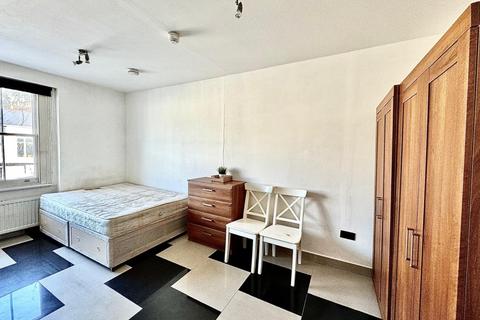 Studio to rent, Leinster Gardens,, London  W2