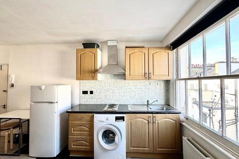 Studio to rent, Leinster Gardens,, London  W2