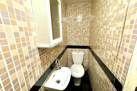 Studio to rent, Leinster Gardens,, London  W2