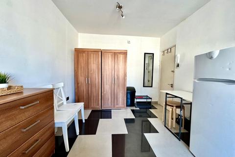 Studio to rent, Leinster Gardens,, London  W2