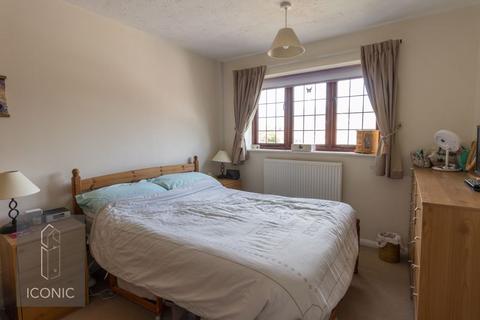 3 bedroom semi-detached house for sale, Melton Drive, Taverham, Norwich