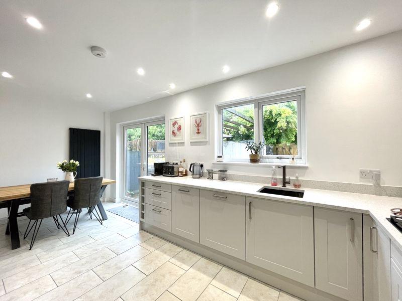 Kitchen / Dining...