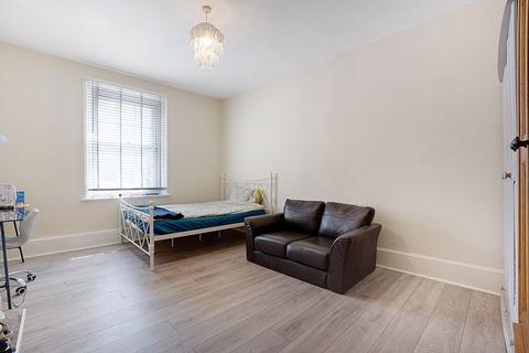 3 bedroom apartment for sale, Dock Road, Chatham