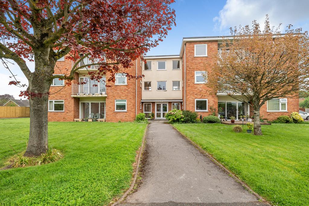 Ferndown Close, Taunton 2 bed flat for sale £180,000