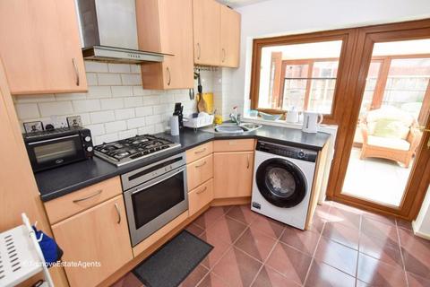 5 bedroom semi-detached house to rent, The Gorse, Bowden, Altrincham, WA14