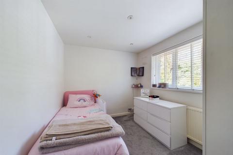 13 Hatch Gardens, Tadworth, KT20 5LE