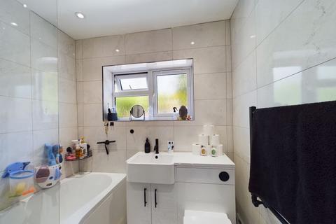 13 Hatch Gardens, Tadworth, KT20 5LE