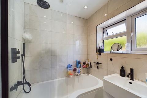 13 Hatch Gardens, Tadworth, KT20 5LE