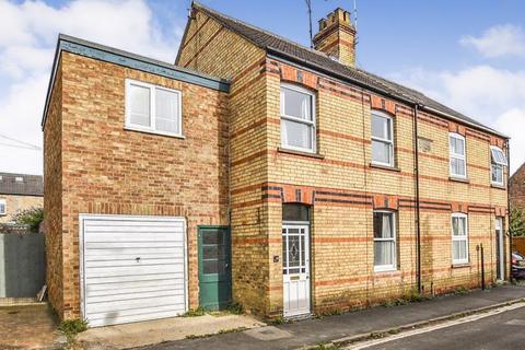 Stamford - 3 bedroom end of terrace house for sale