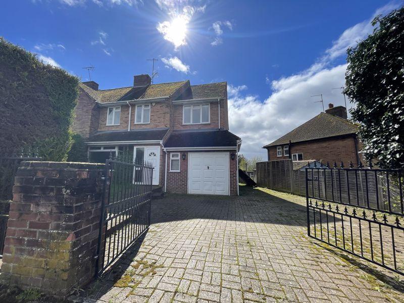 Fishermans Way, Bourne End SL8 4 bed end of terrace house for sale £