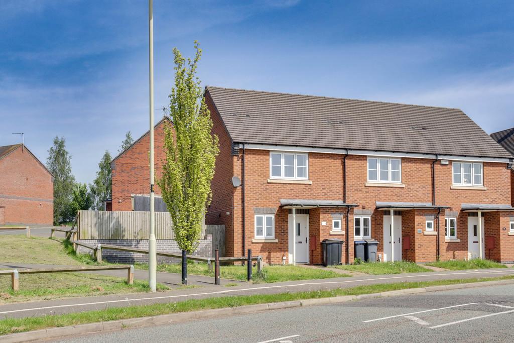 Outlands Drive, Hinckley LE10 2 bed end of terrace house £900 pcm (£
