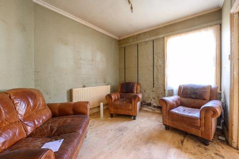 2 bedroom semi-detached house for sale, Leatherhead Road, Chessington