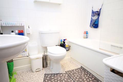 16 Brownell Place, Hanwell, London, W7 3AZ