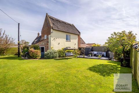 4 bedroom detached house for sale, North Walsham Road, Norwich NR12