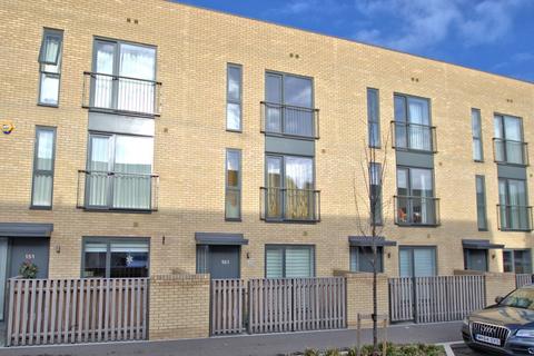 3 bedroom terraced house to rent, Clay Farm Drive, Cambridge CB2
