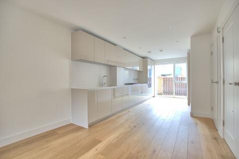 3 bedroom terraced house to rent, Clay Farm Drive, Cambridge CB2