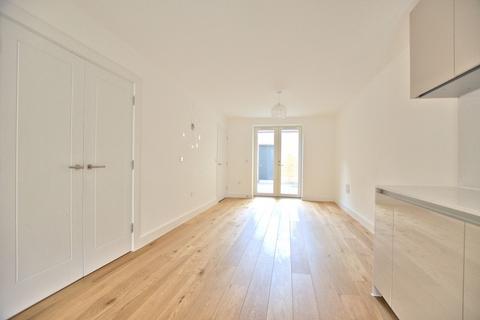 3 bedroom terraced house to rent, Clay Farm Drive, Cambridge CB2