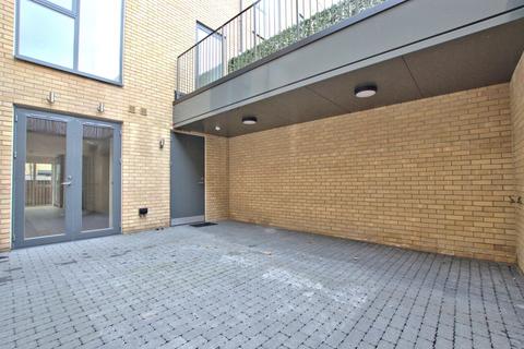 3 bedroom terraced house to rent, Clay Farm Drive, Cambridge CB2