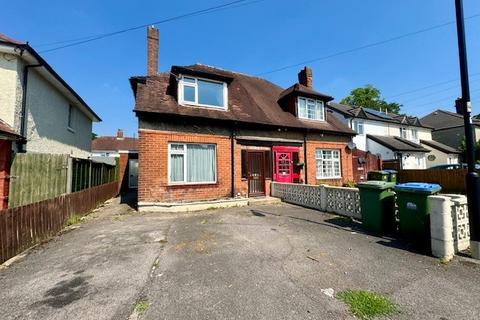 3 bedroom semi-detached house to rent, Acacia Road, Southampton, SO19