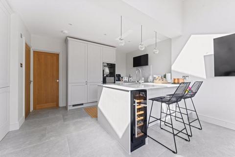 14 Boscombe Road, Worcester Park, KT4 8PL