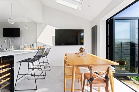 14 Boscombe Road, Worcester Park, KT4 8PL