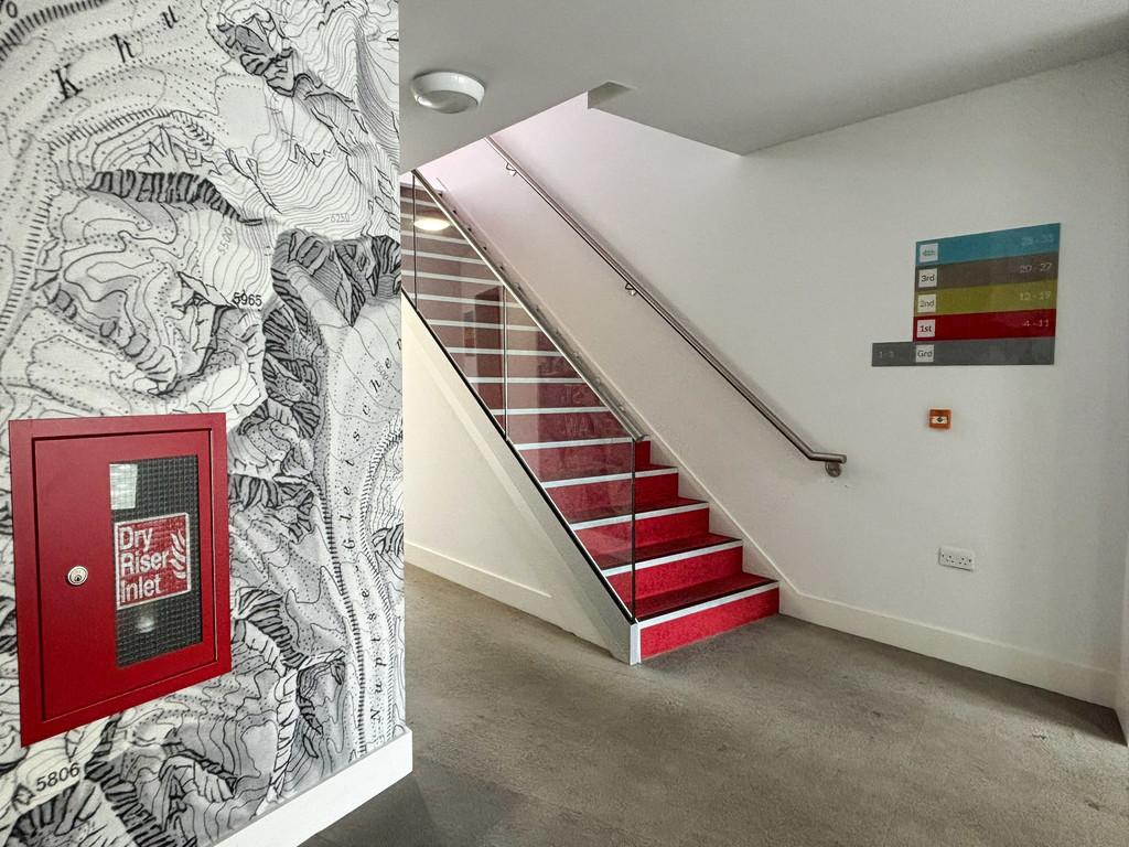 Communal Entrance Hallway (2)