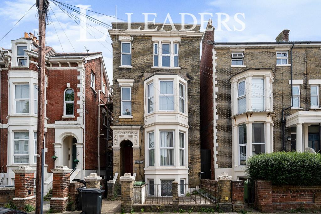 Elphinstone Road, Southsea 2 bed flat £1,000 pcm (£231 pw)
