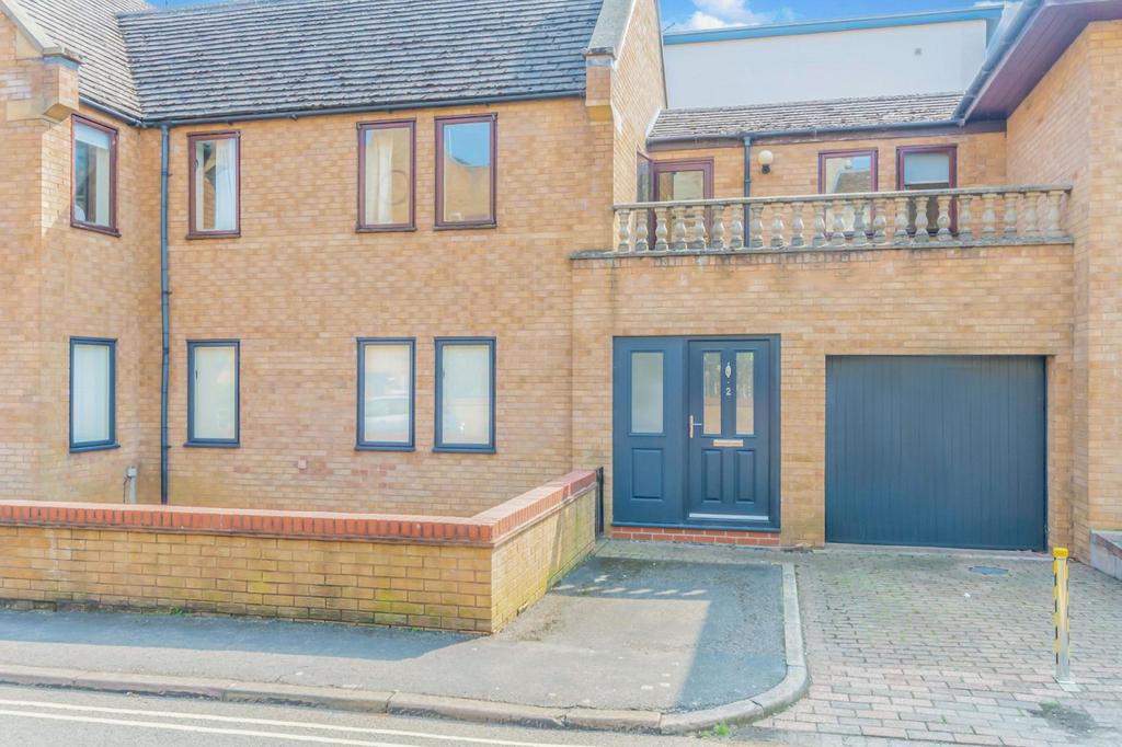 Welland Mews, Stamford 2 bed apartment £795 pcm (£183 pw)