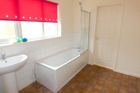 3 bedroom end of terrace house to rent, Layton Avenue, Mansfield