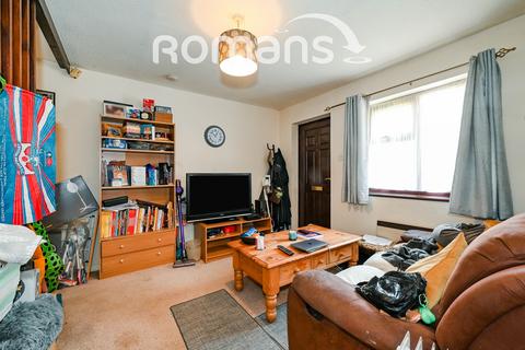 1 bedroom semi-detached house to rent, Hythe Close