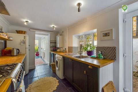3 bedroom cottage for sale, 111 Bower Hinton
