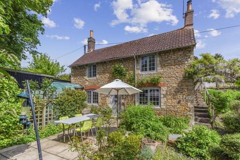 2 bedroom detached house for sale, An idyllic location just a stones throw from Bruton High Street