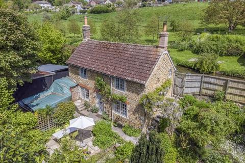 2 bedroom detached house for sale, An idyllic location just a stones throw from Bruton High Street