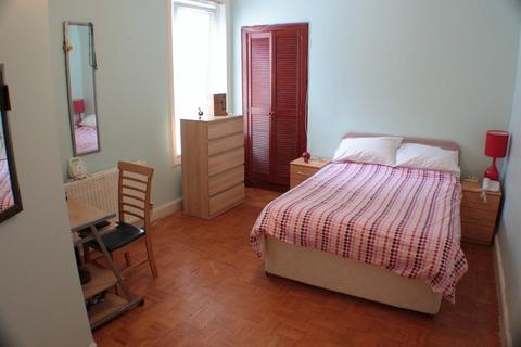 2 bedroom apartment to rent, Athol Terrace, Bathgate