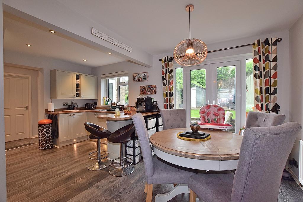 Dining to kitchen 01