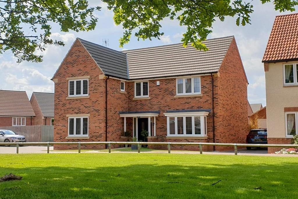 Buttercup Lane, Shepshed, LE12 4 bed detached house for sale £450,000