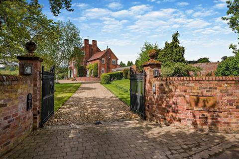 7 bedroom equestrian property for sale, Netherton Lane, Stourport-On-Severn DY13