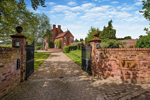5 bedroom equestrian property for sale, Netherton Lane, Stourport-On-Severn DY13