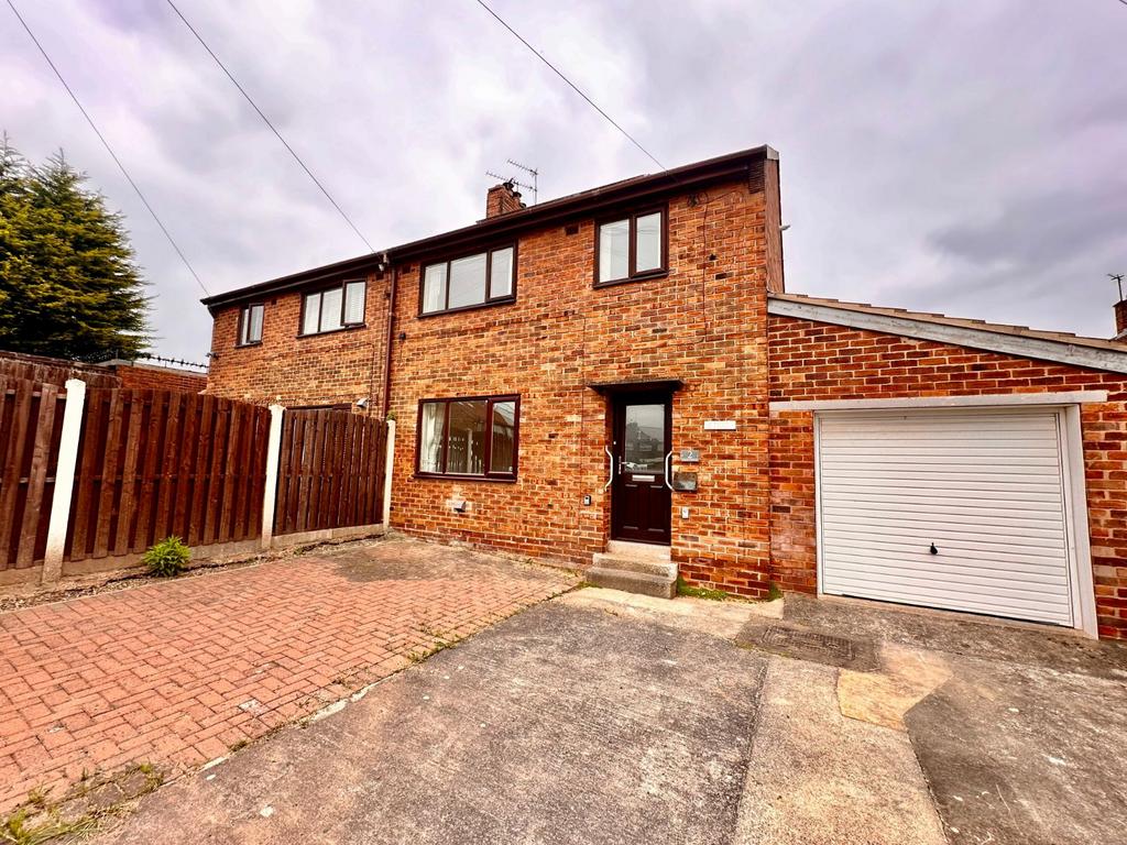 Pingles Crescent, Thrybergh... 3 bed semidetached house to rent £900