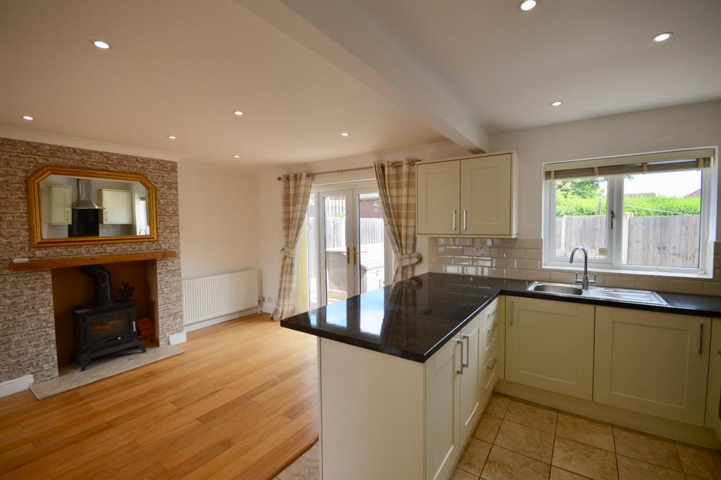 Pingles Crescent, Thrybergh... 3 bed semidetached house to rent £900