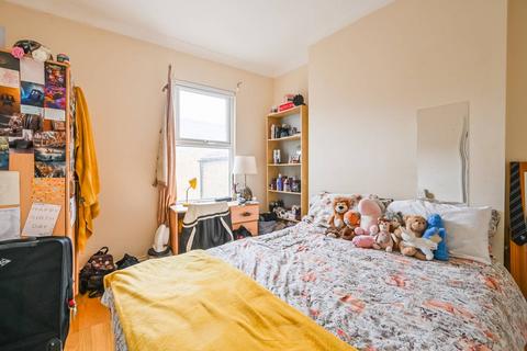 5 bedroom flat to rent, London E3