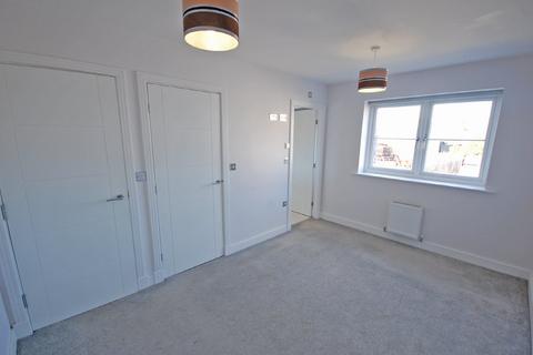 3 bedroom semi-detached house to rent, Hookstone Chase, Harrogate, North Yorkshire, HG2