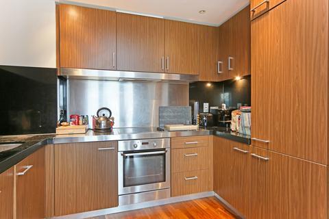 1 bedroom flat to rent, New Providence Wharf, 1 Fairmont Avenue, London, E14